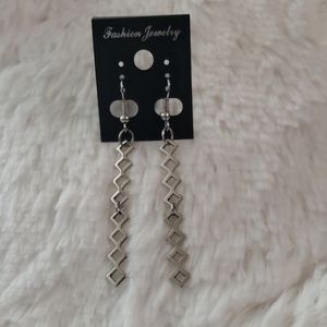 Beautiful silver dangling earring